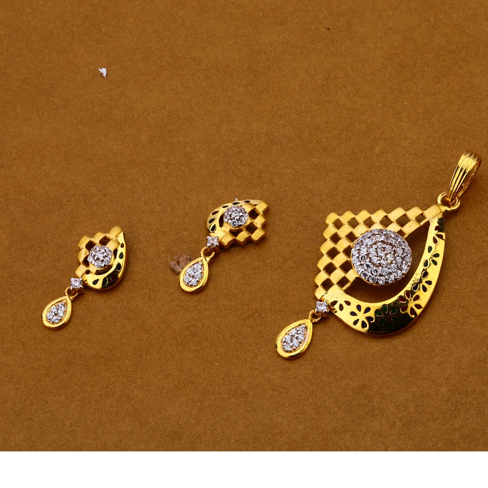 916 Gold Ladies Hallmark   Pendant Set FPS183
