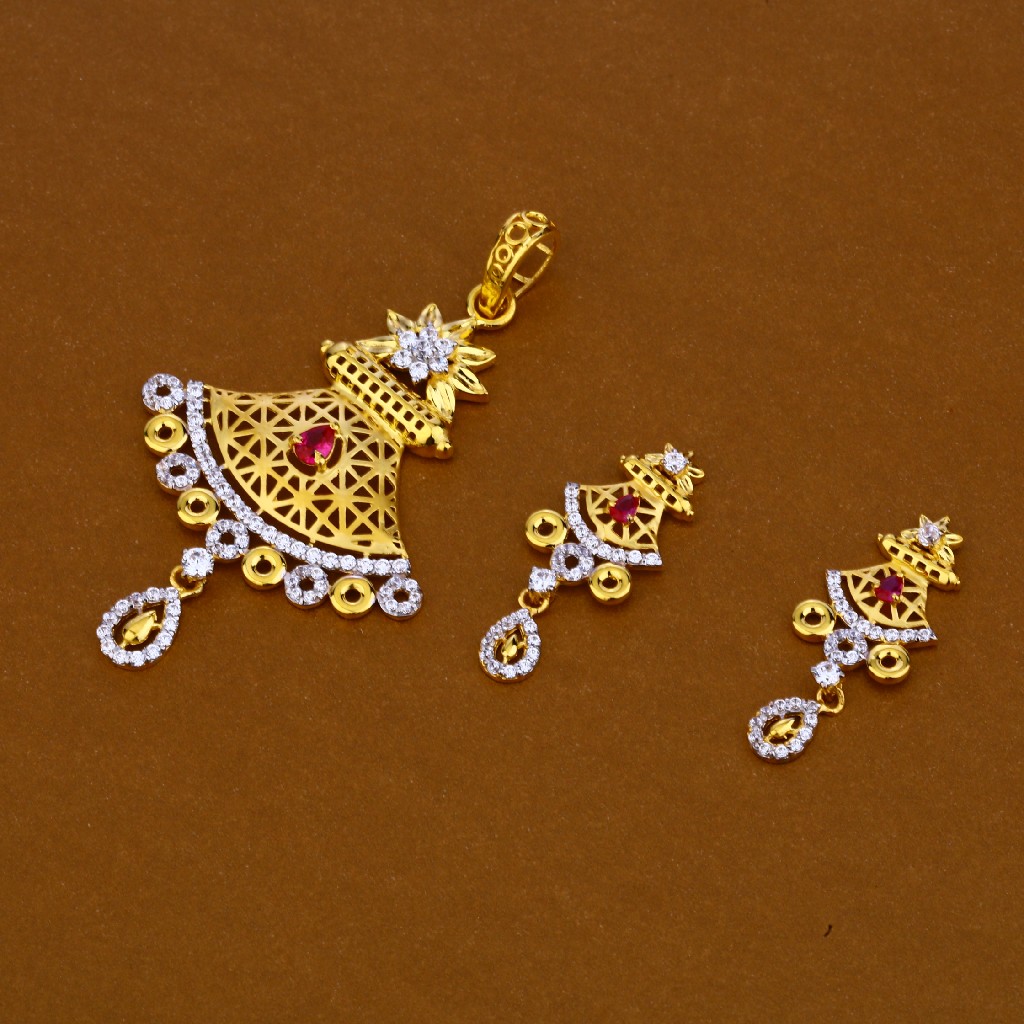 22Kt Gold Hallmark Ladies Pendant Set FSP99