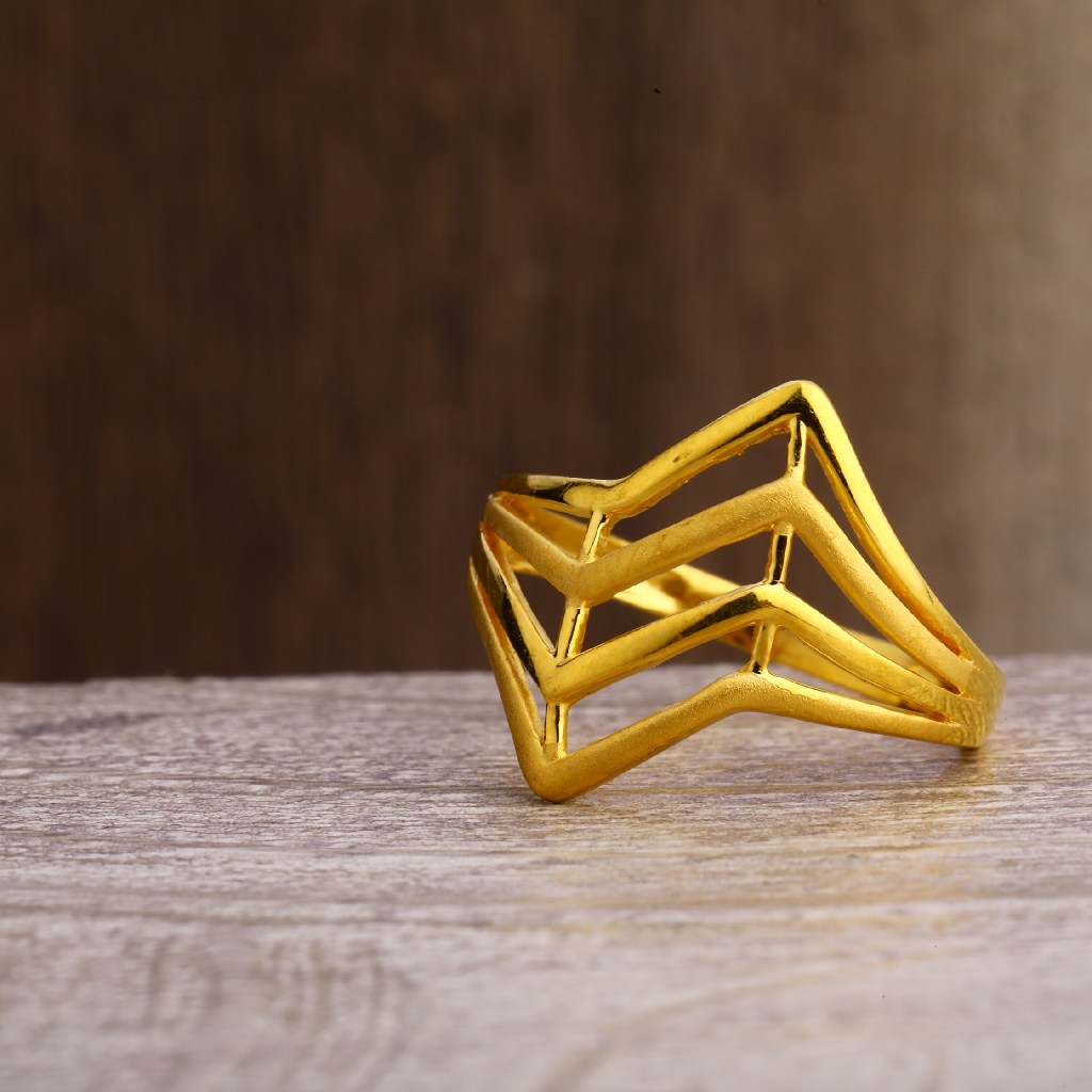 916 Gold  Women's Fancy Plain Ring LPR243