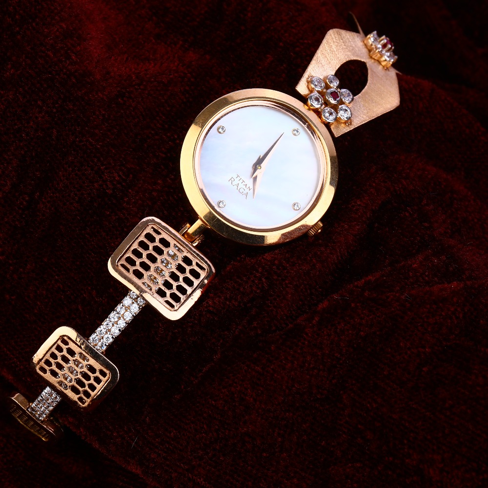 750 Rose Gold Stylish Watch RLW147