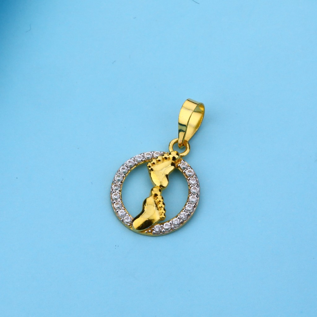 916 Hallmark Gold Cz Pendant LFP37
