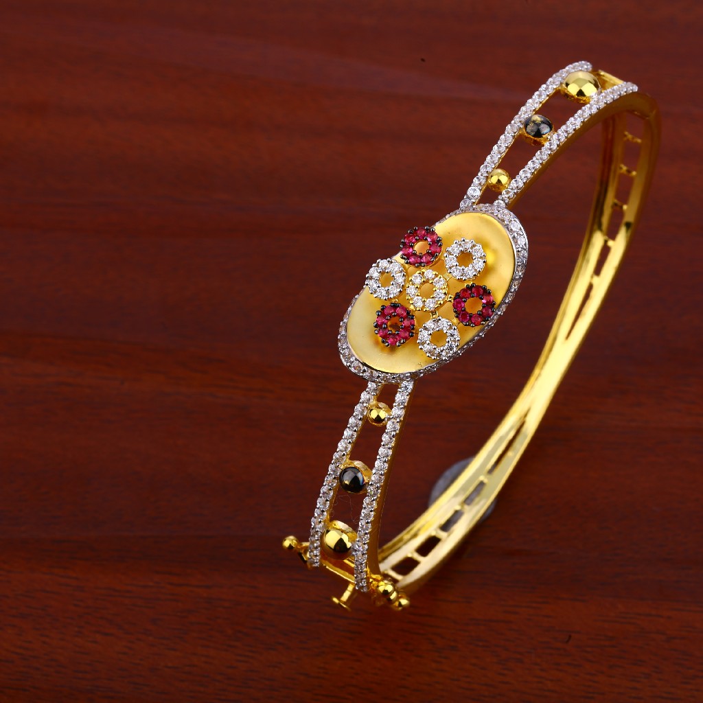18kt Gold classic Designer Bracelet For Women LKB81