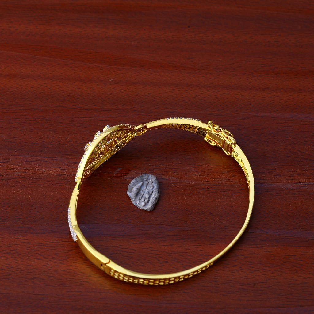 18kt Gold Exclusive Bracelet For Ladies LKB95 - Image 2