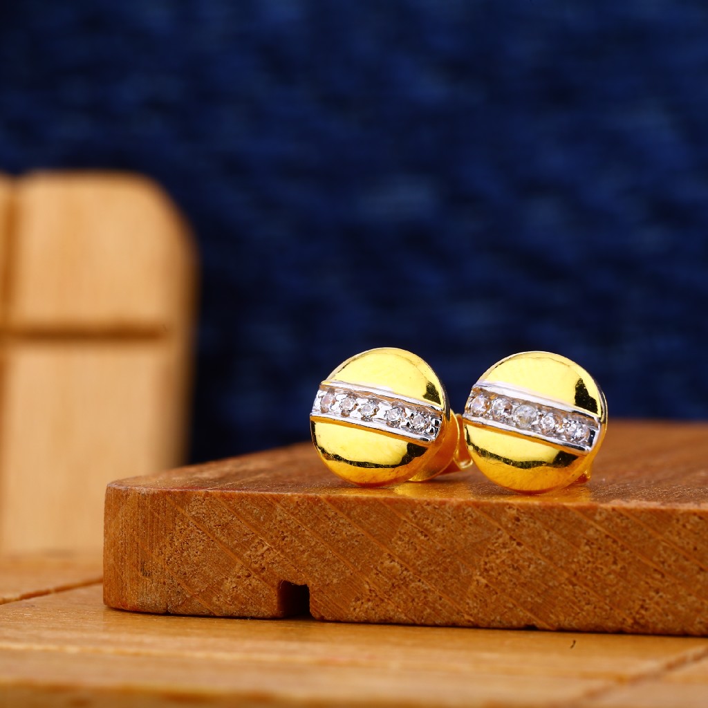 22kt Gold Designer Fancy Earring ME09