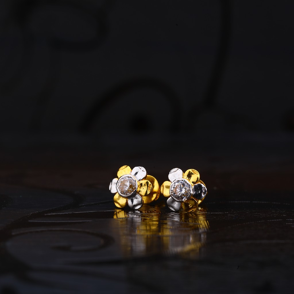 22kt Gold Stylish Earrings LSE161