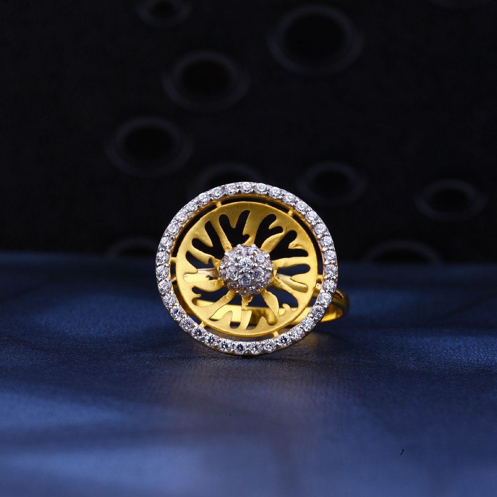 22ct Gold Ladies Hallmark Ring LR42