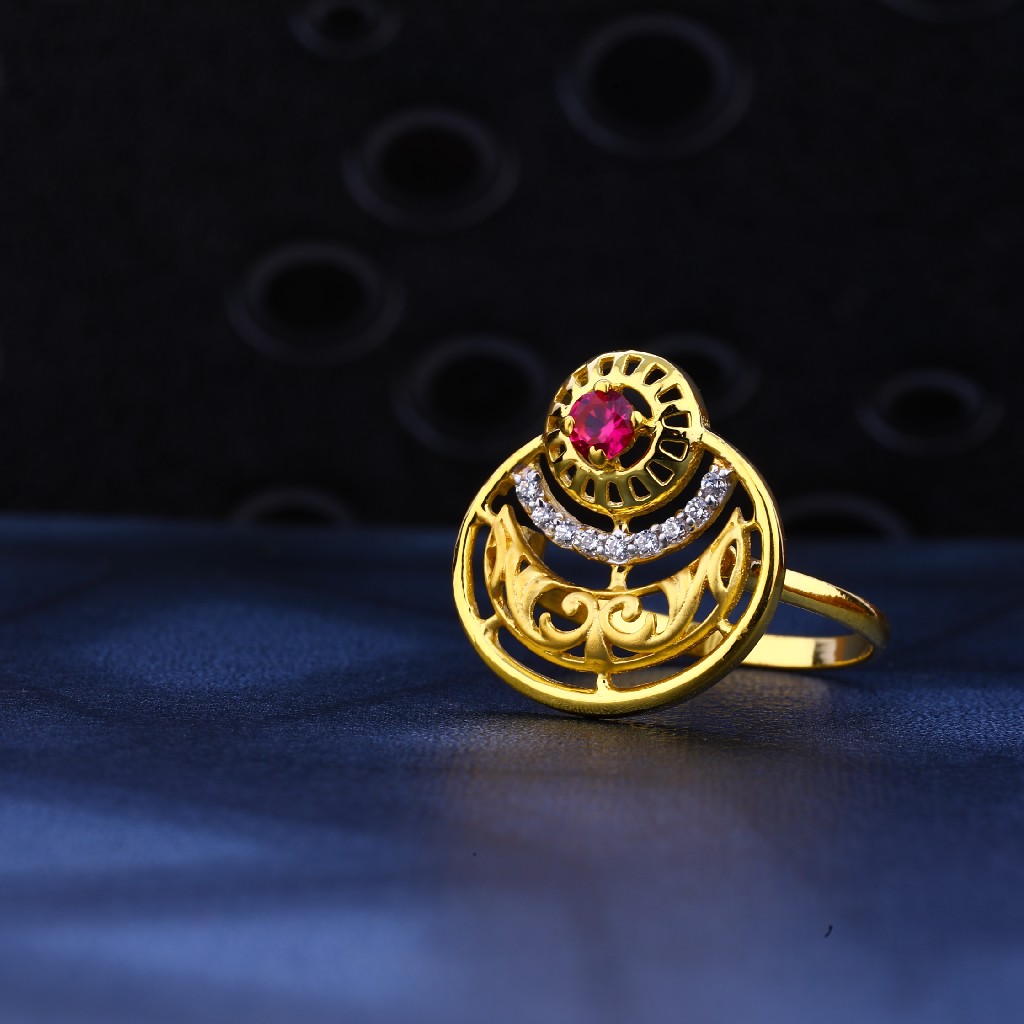 916 Gold Ladies Ring LR72