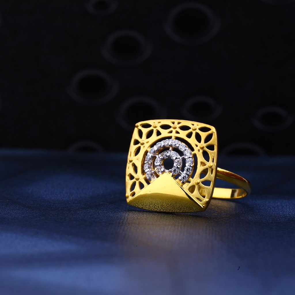 22kt Gold square Diamond Ring LR76