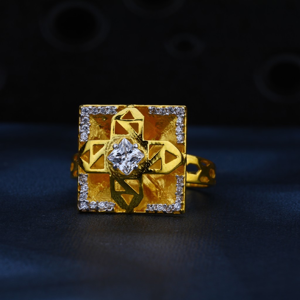 916 Gold Exclusive Squre Shape Ring LR11