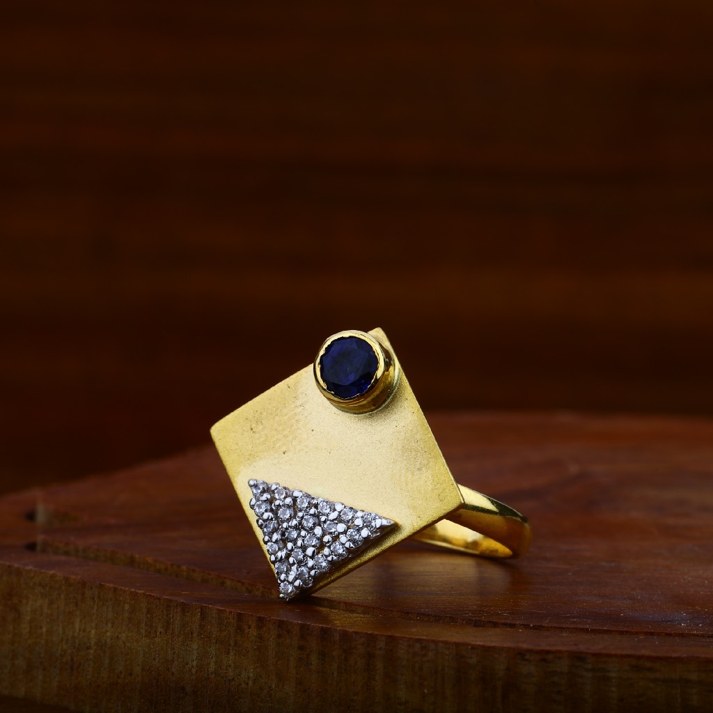 22kt Gold Antique Gemstone Ring LAR30