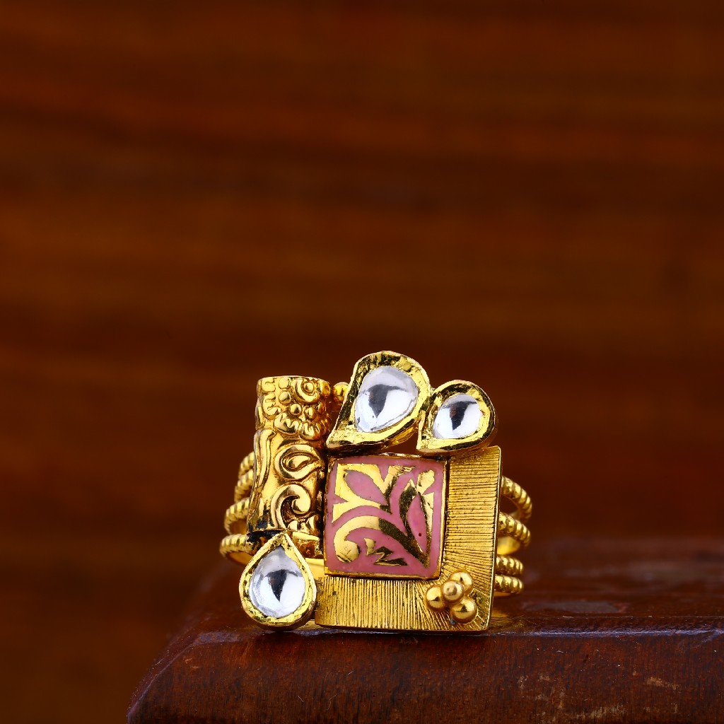 22kt Gold Stylish Ring LAR39