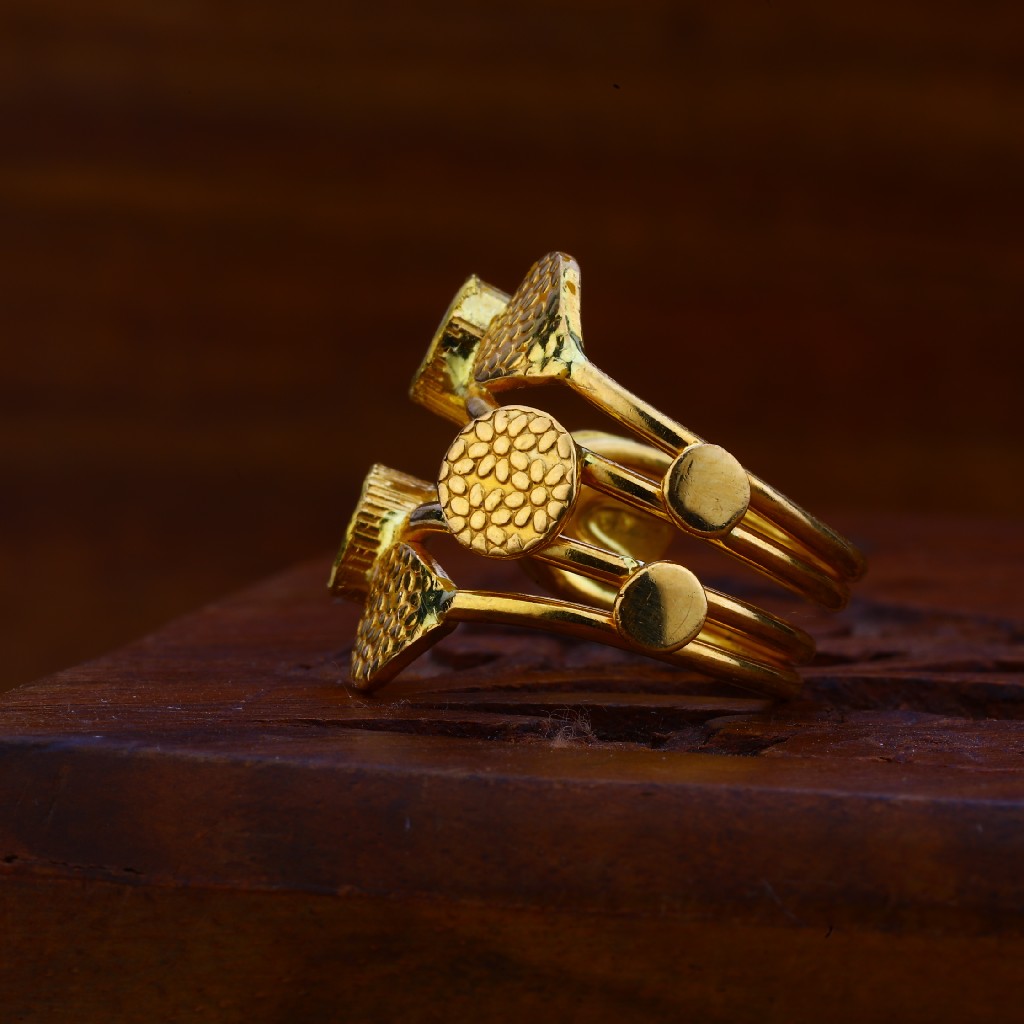 916 Antique Ring of Gold LAR64