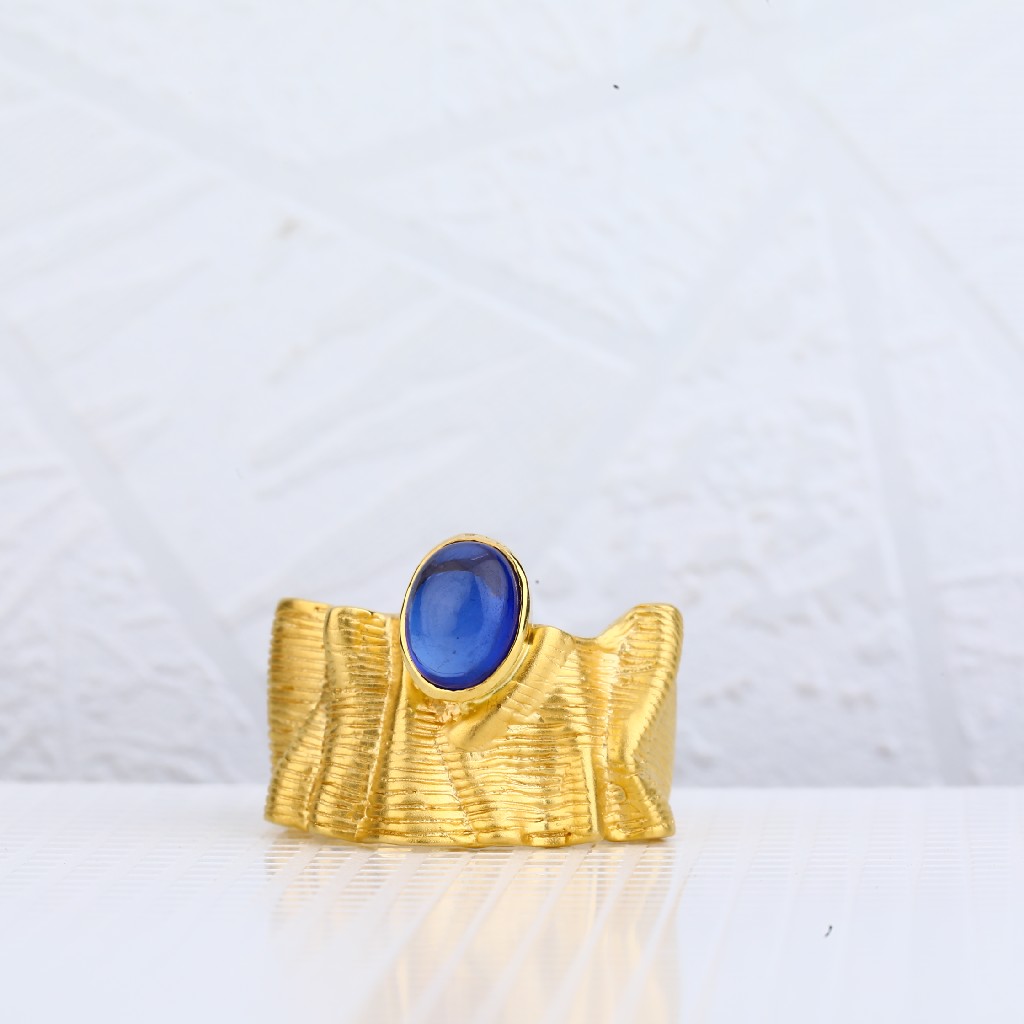 18Kt Gold Ladies Italian Ring LIR12