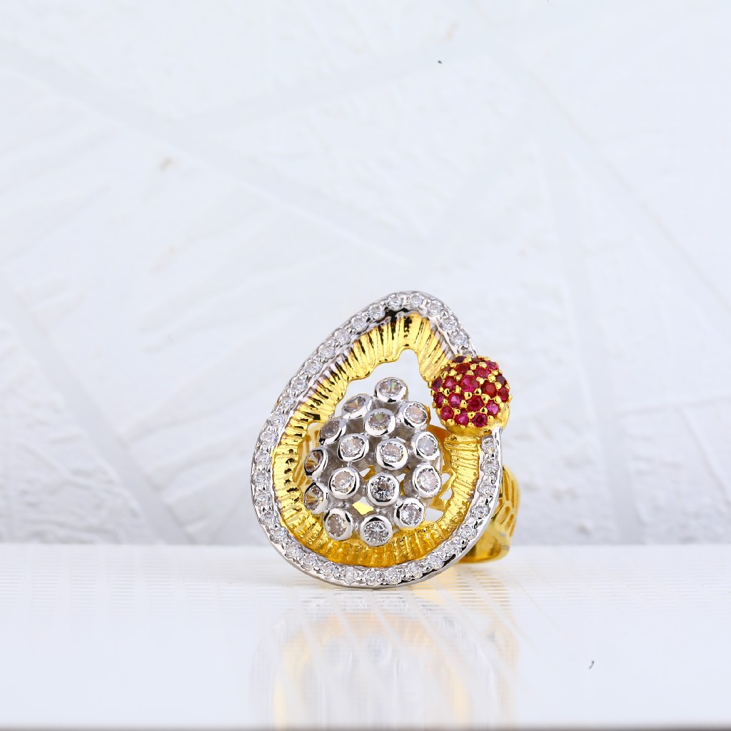 18kt Gold Italian Ladies Ring LIR16