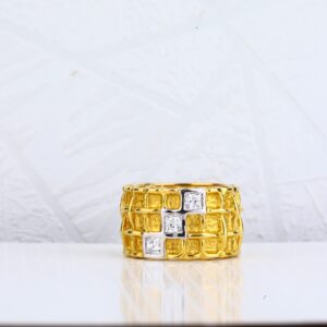 750 Gold Italian Ladies Ring LIR23