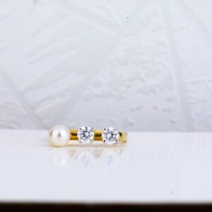 750 Gold Italian Ladies ring LIR31
