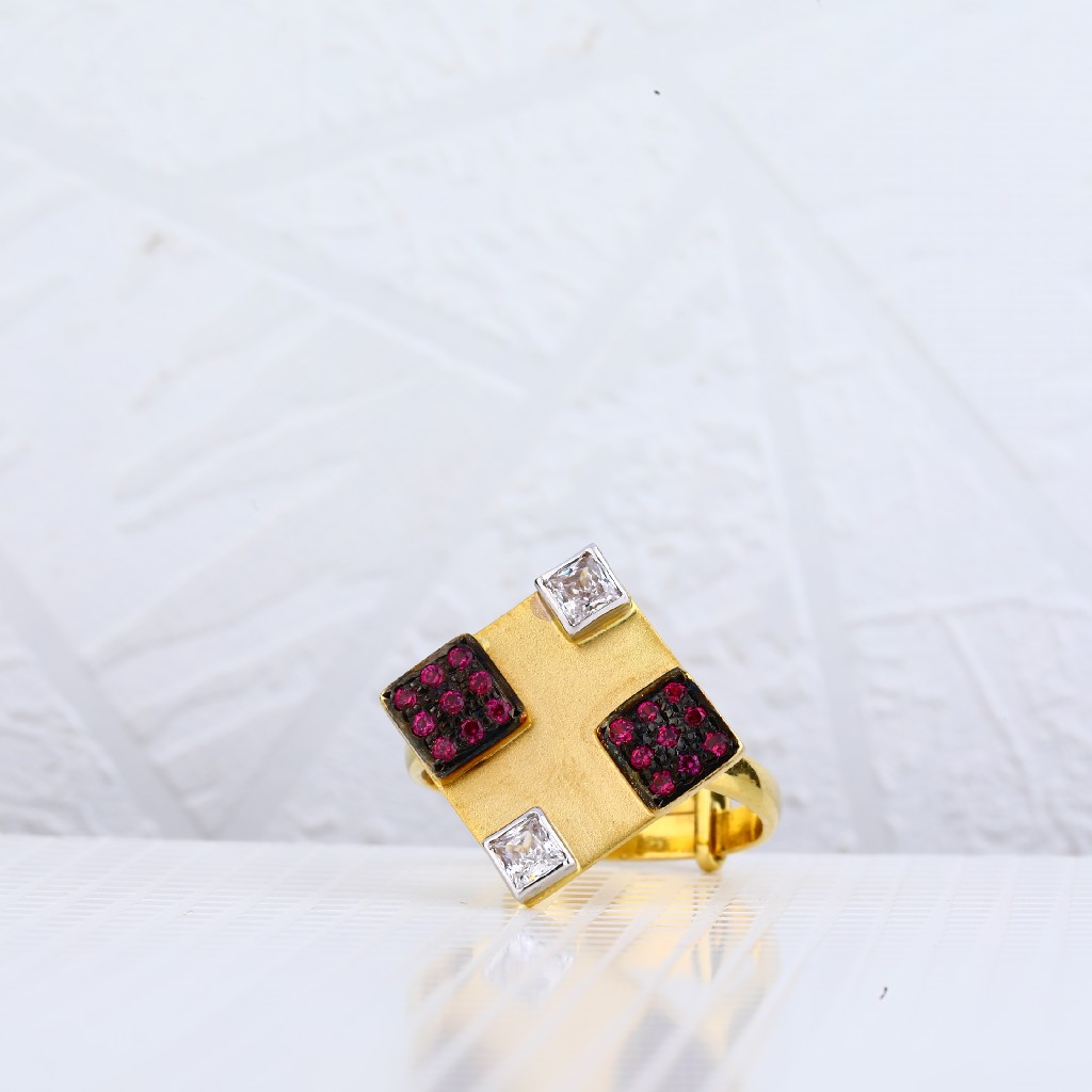 18ct Gold Italian Ladies Ring LIR35