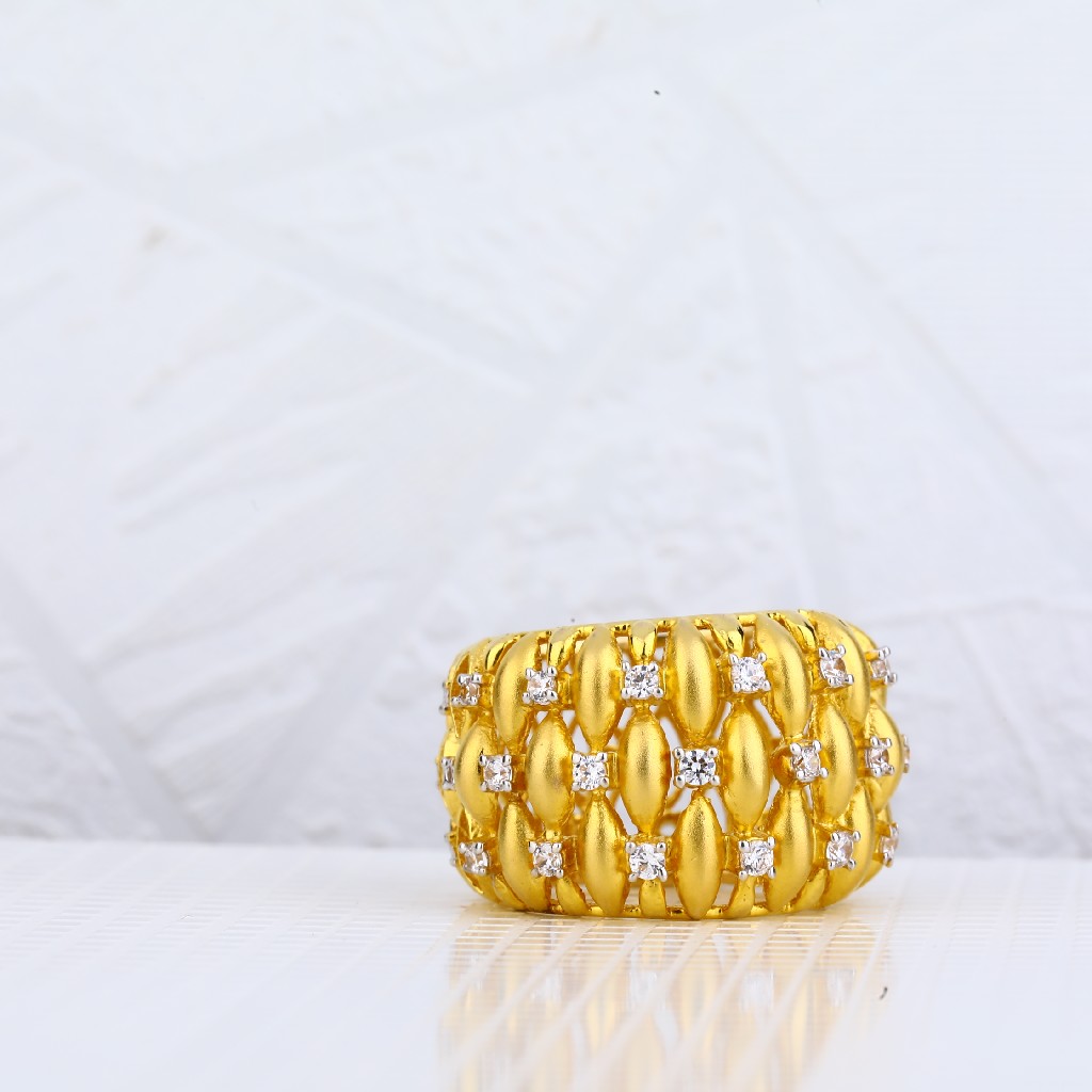 750 Italian Gold Ladies Ring LIR36