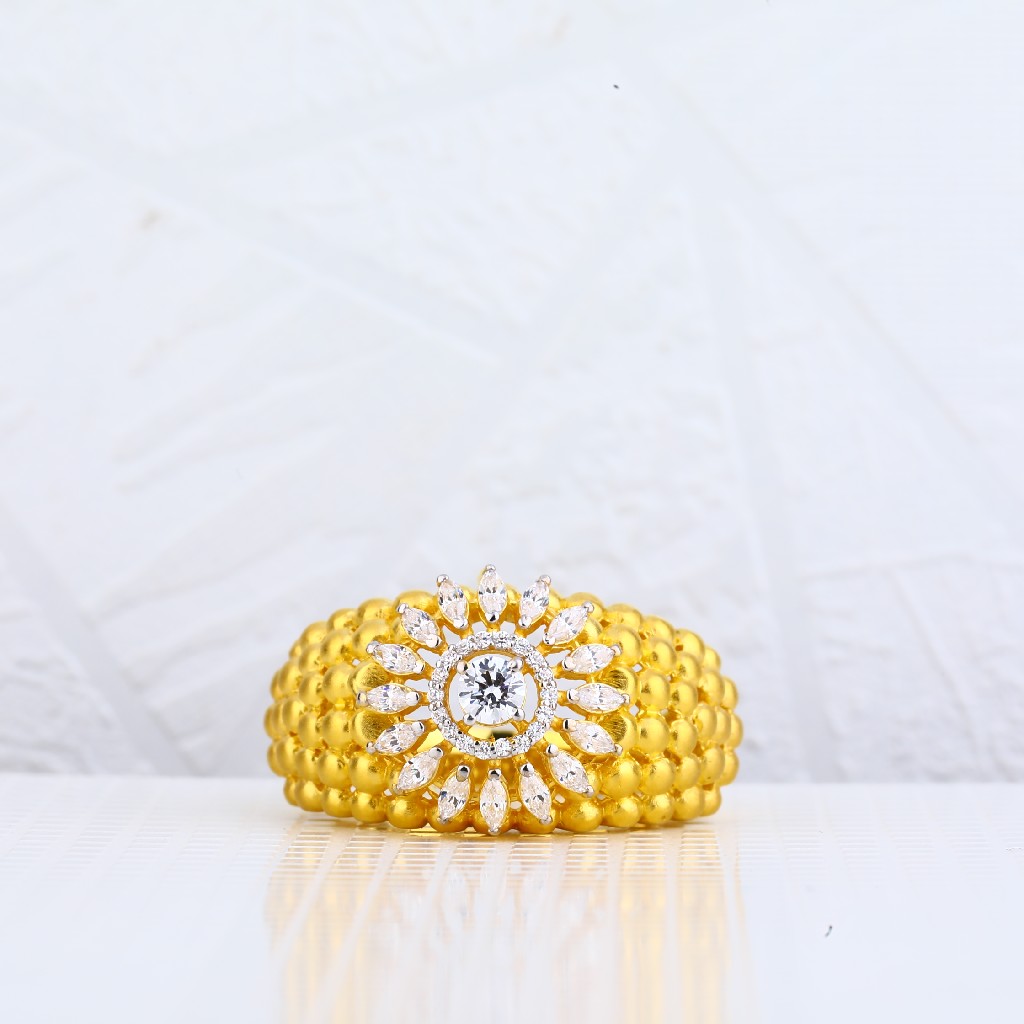 18kt Gold Italian Ladies Hallmark Ring LIR44