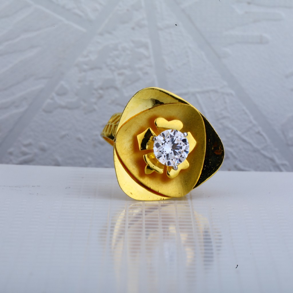 18kt Gold Hallmark Italian Ring LIR56