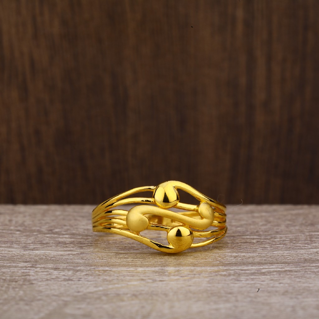 Gold ladies ring