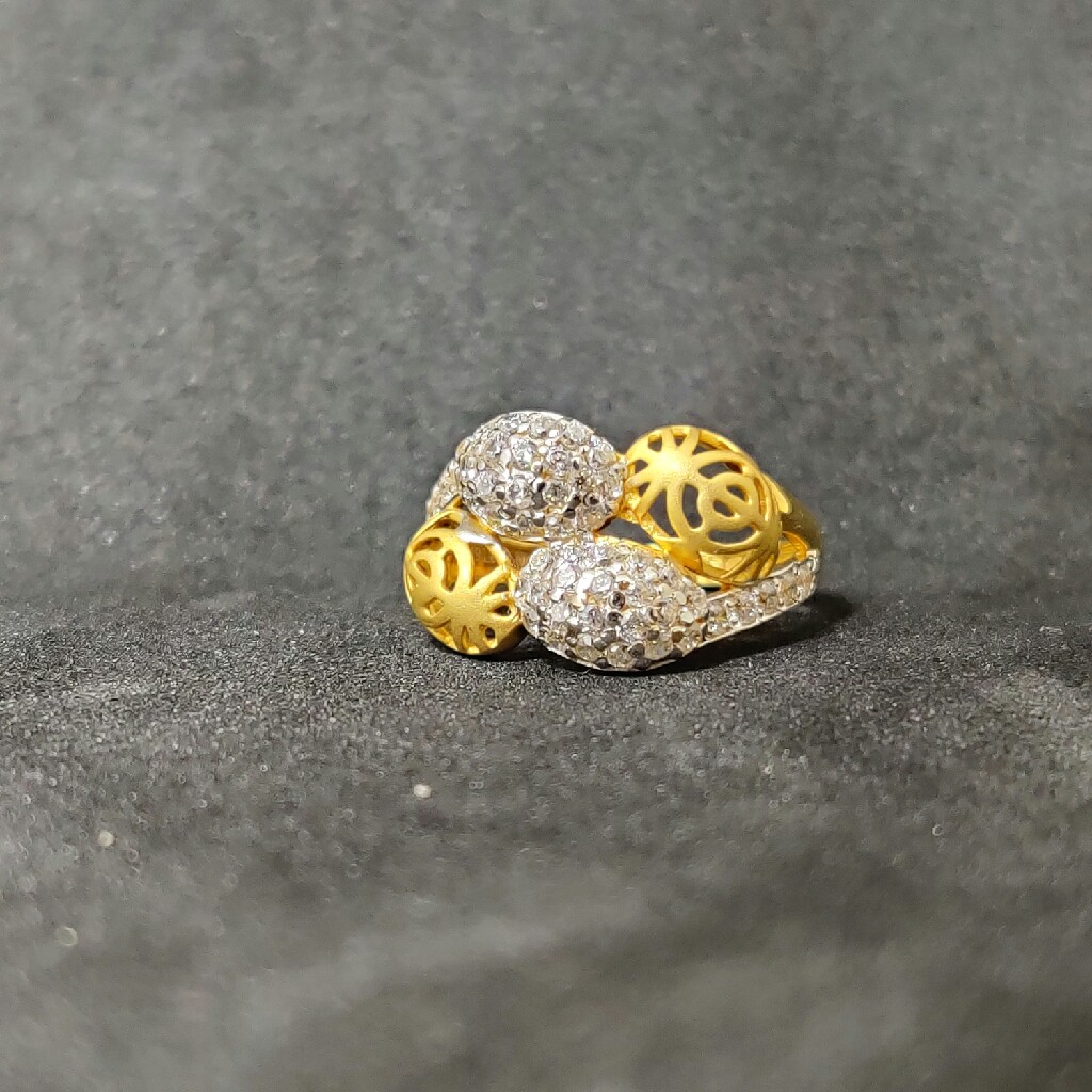 916 Ladies Fancy Gold Ring-17003