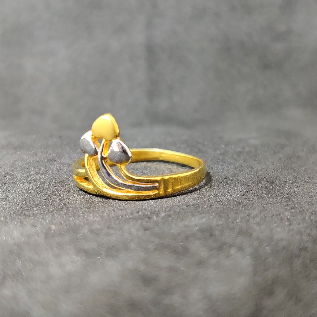 916 Ladies Plain Gold Ring - Image 2