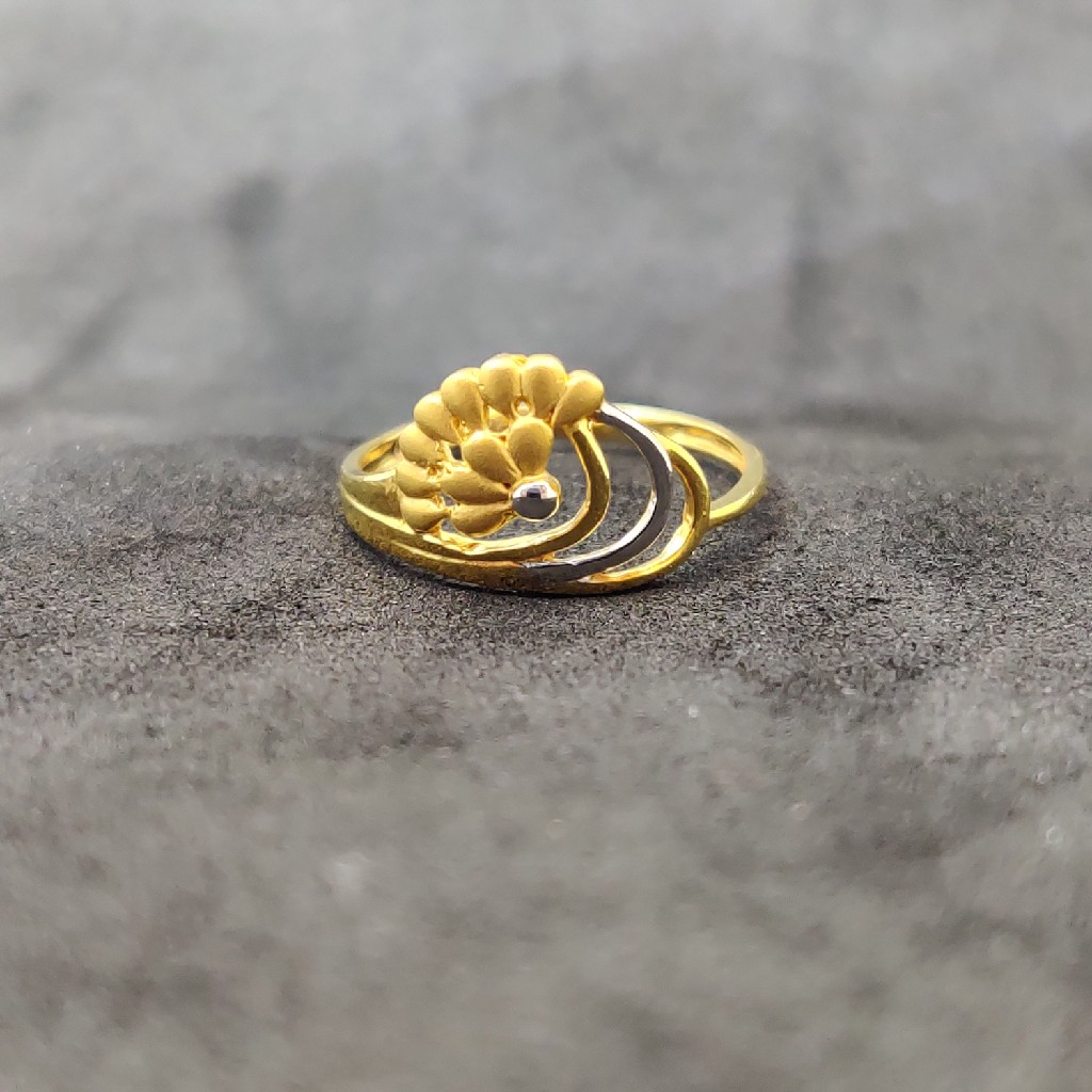 916 Women Fancy Gold Fashionable Ring-22008