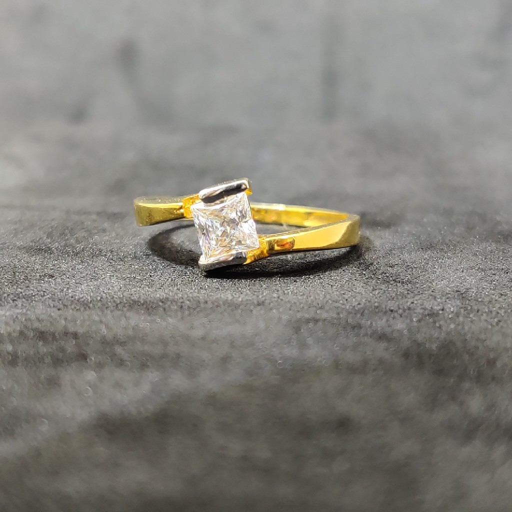 916 Ladies Single Stone Ring