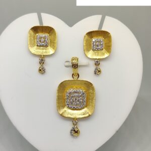 exclusive 916 pendant set