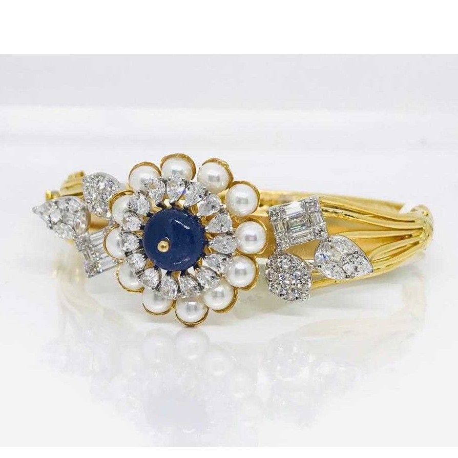 18k Ladies Fancy Gold Kada K-51032
