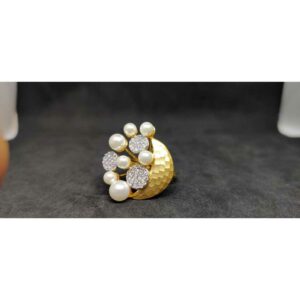 18Kt Ladies Fancy Italian Gold Ring lr-24025