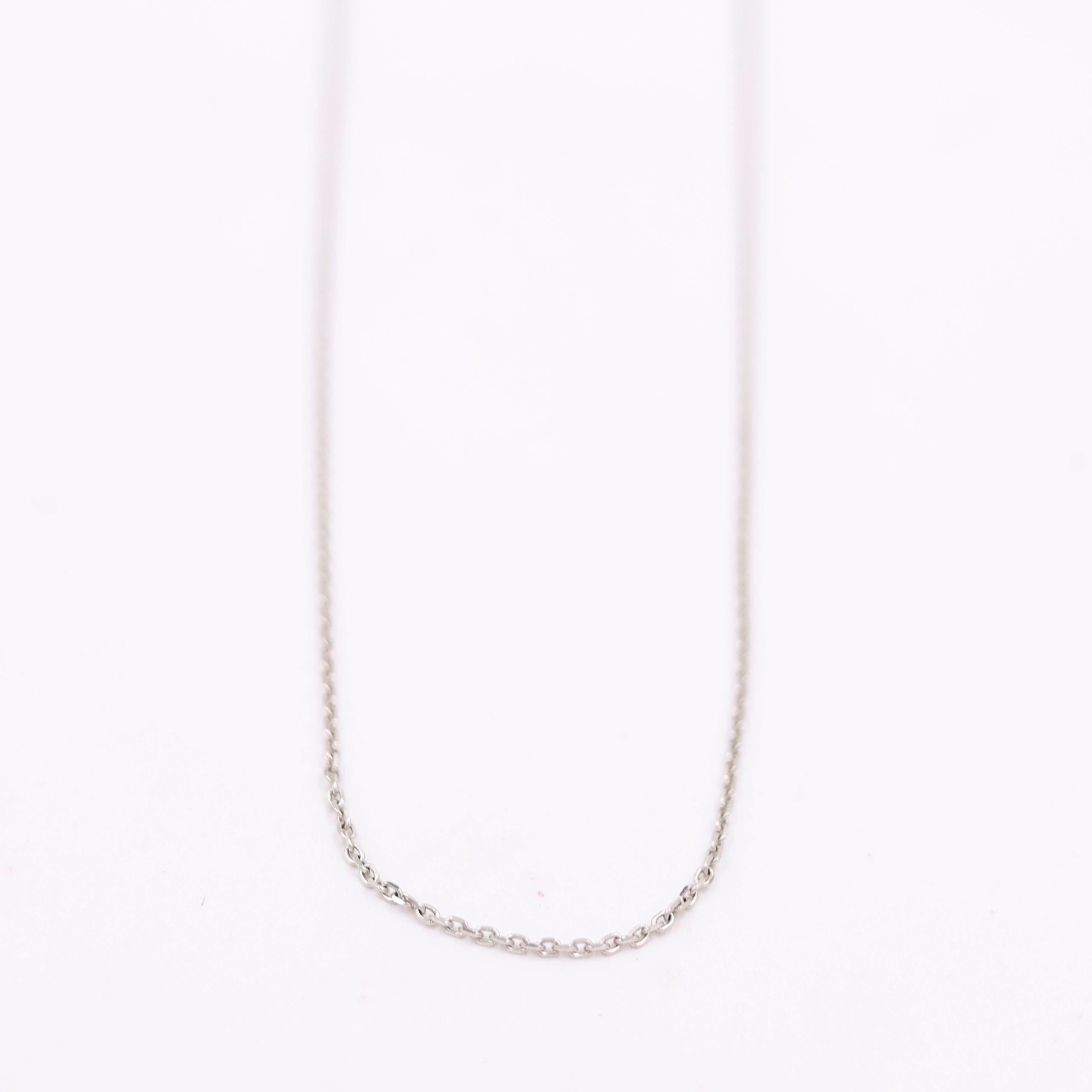 18kt White Gold Timeless Piece Of Modern Single Layer Chain