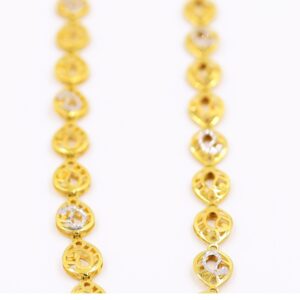 Glamorous gold chain