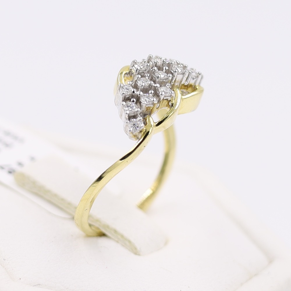 14 kt gleaming yellow gold floral finger ring - Image 2