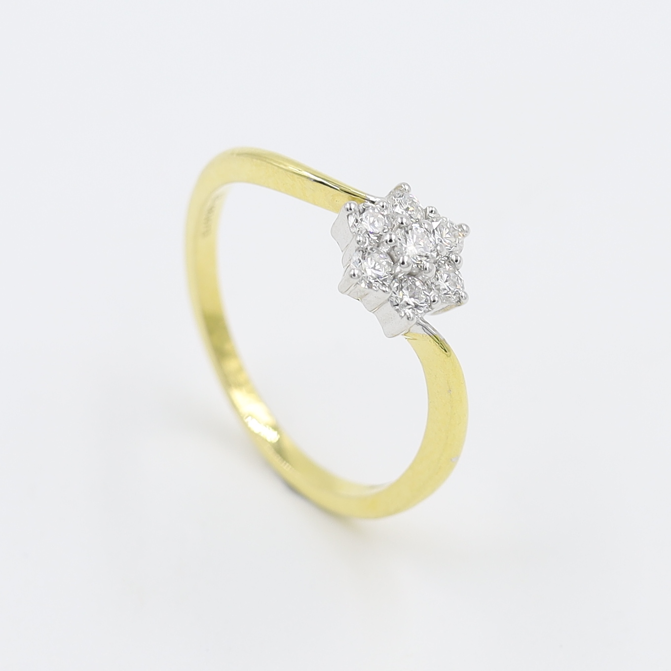 Striking Bold Gold And Real Diamond Finger Ring