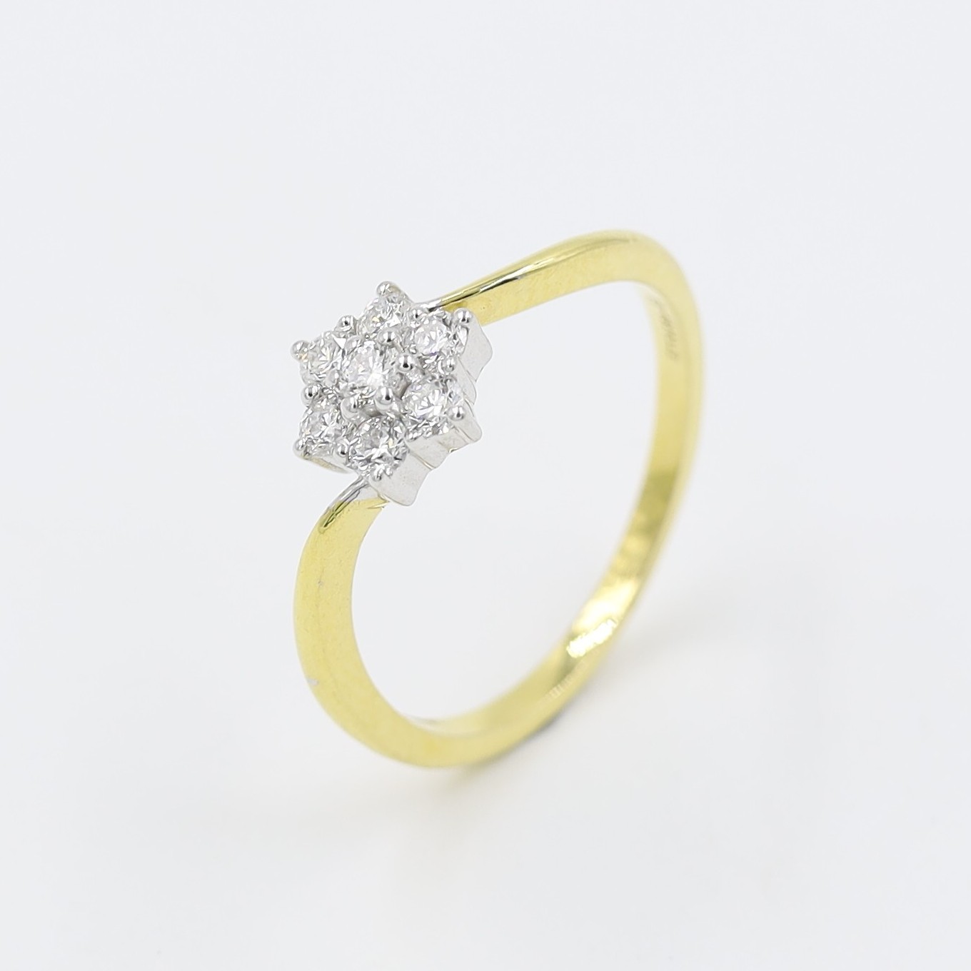 Striking Bold Gold And Real Diamond Finger Ring