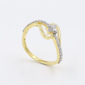 Sleek Vine Pattern 24 Stone Diamond Ring