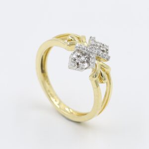 Mesmerizing Yellow Gold Natural Diaomnd Ring