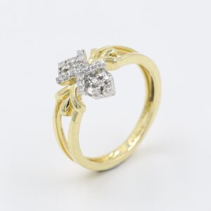 Mesmerizing Yellow Gold Natural Diaomnd Ring