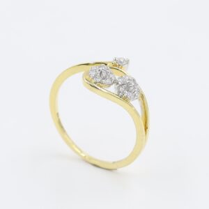 14 Kt Yellow Gold Elegant Floral Real Diamond Ring