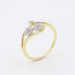 14 Kt Yellow Gold Elegant Floral Real Diamond Ring