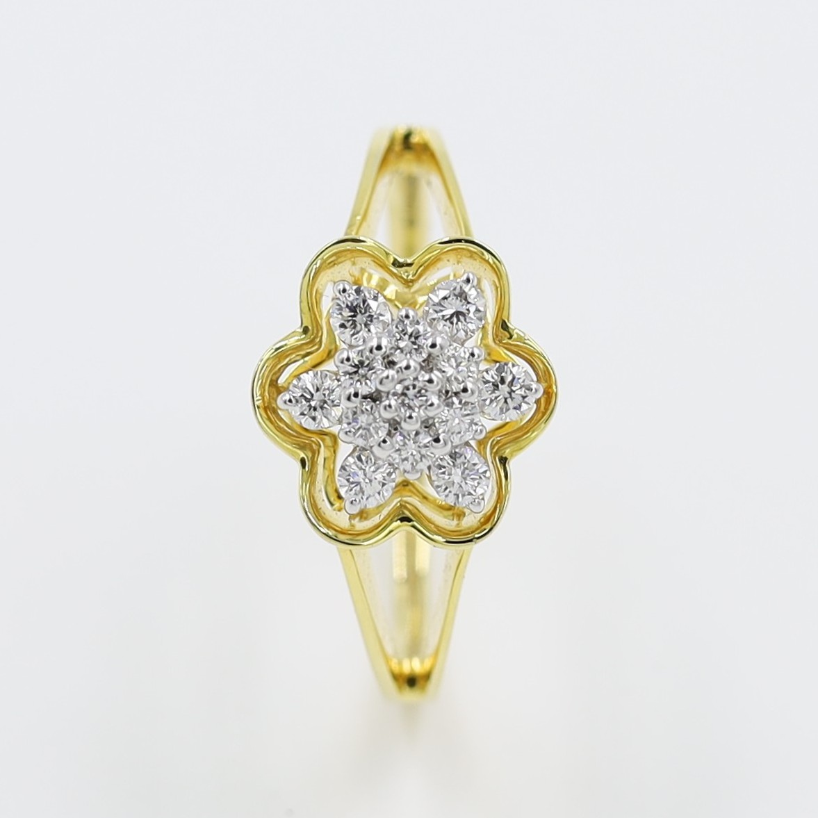 14kt yellow gold stunning flower ring with multipal diamond setting