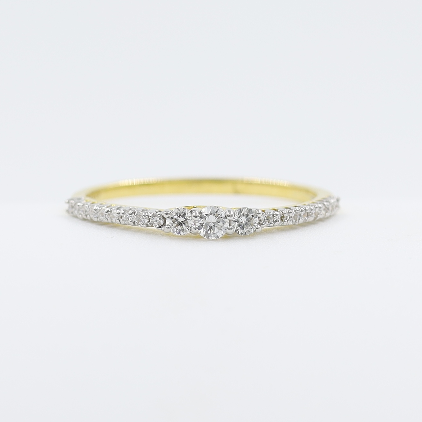 18Kt Super Dalicate Yellow Gold Natural Diamond Ring