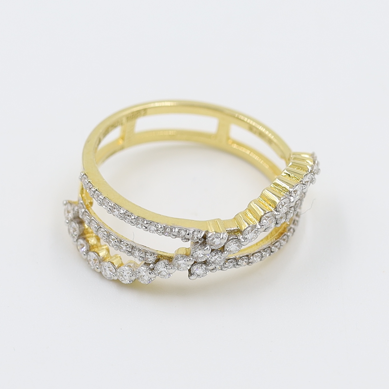 18Kt Yellow Gold Fansy Natural Diamond Ring Perfect For Your Loved Ones