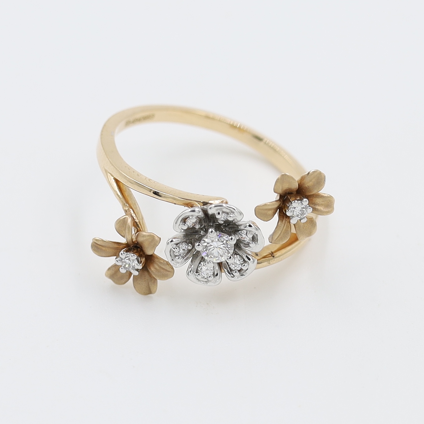 14Kt Rose Gold Ring With Three Flowers On Top