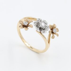 14Kt Rose Gold Ring With Three Flowers On Top