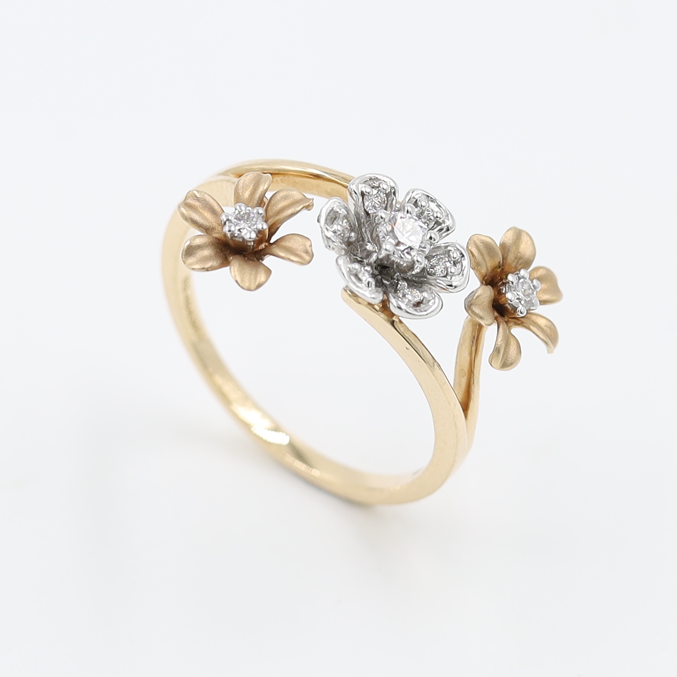 14Kt Rose Gold Ring With Three Flowers On Top