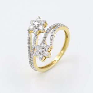 18Kt Yellow Gold Ring  With Dual Diamond Star & double diamond side lines