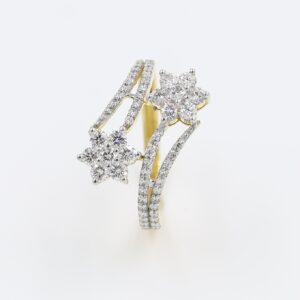 18Kt Yellow Gold Ring  With Dual Diamond Star & double diamond side lines